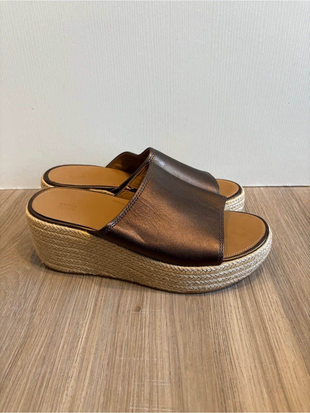 New Fitflop Womens Eloise Sandal Size 9 Platform Wedge Espadrille Metallic Brown